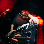 Live performance with the Arturia MiniFreak 49 pitch and modulation wheels